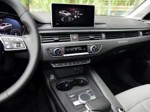 一汽-大众奥迪 奥迪A4L 2017款 45 TFSI quattro 风尚型