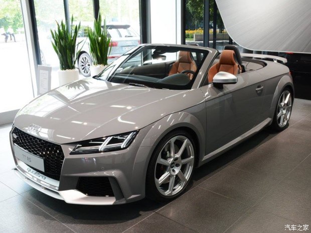 奥迪全新ttrs敞篷版亮相输出400马力